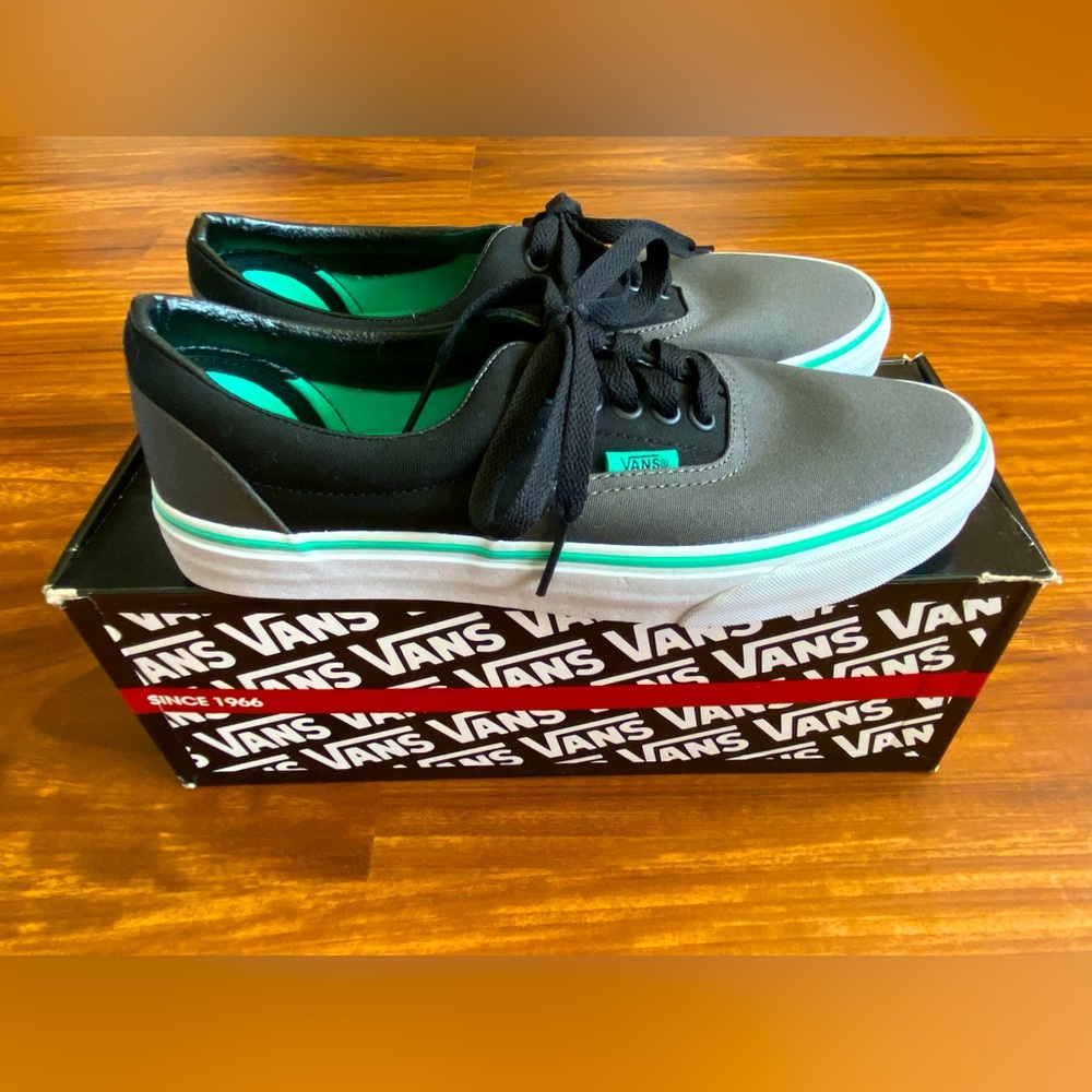 NWOT Vans Era Mint Green/Charcoal - Men’s 6.5/Women’s 8